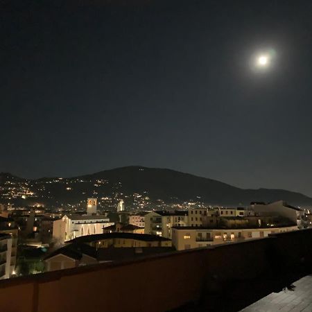 Attico Mansardato Affacciato Sul Cuore Di Brescia Exterior photo